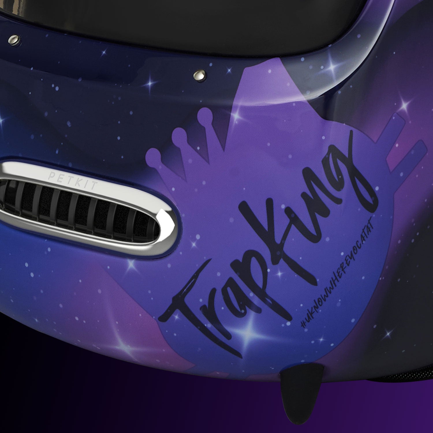 Breezy 2 Cat Carrier TrapKing Davis featuring TrapKing Davis signature detail on the exterior shell